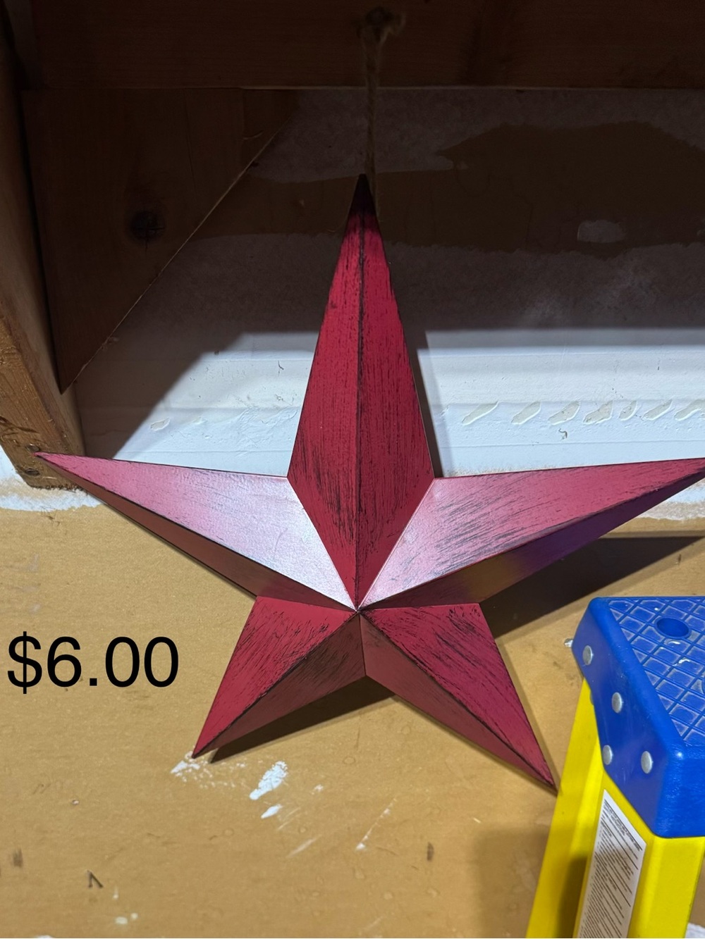 Red Rustic Prim Style Metal Star